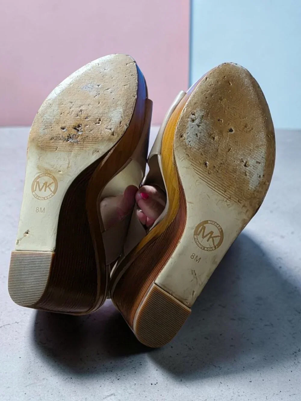 EUC MICHAEL KORS (8M) JOSEPHINE Wedge Wood Heel Platform Gold-Tone Buckle
